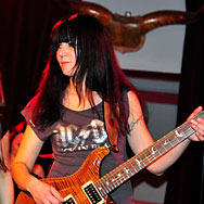 111126_086_sven-40_hells-belles